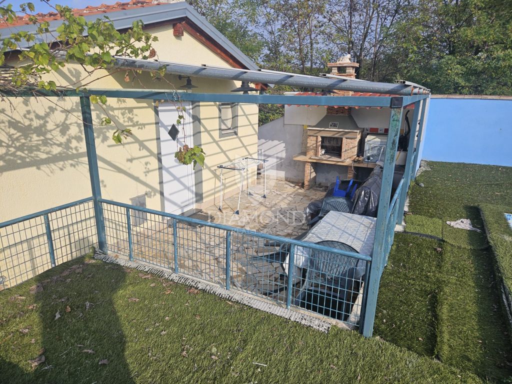 OPPORTUNITY!! ROVINJ! THREE HOUSES AND A SWIMMING POOL!