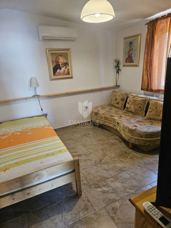 OPPORTUNITY!! ROVINJ! THREE HOUSES AND A SWIMMING POOL!