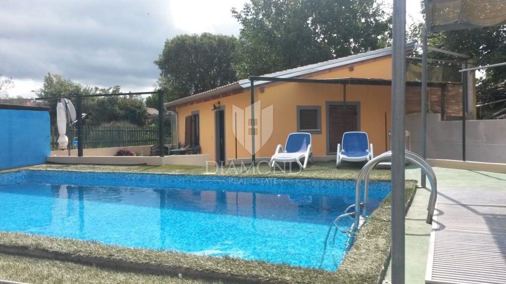 OPPORTUNITY!! ROVINJ! THREE HOUSES AND A SWIMMING POOL!
