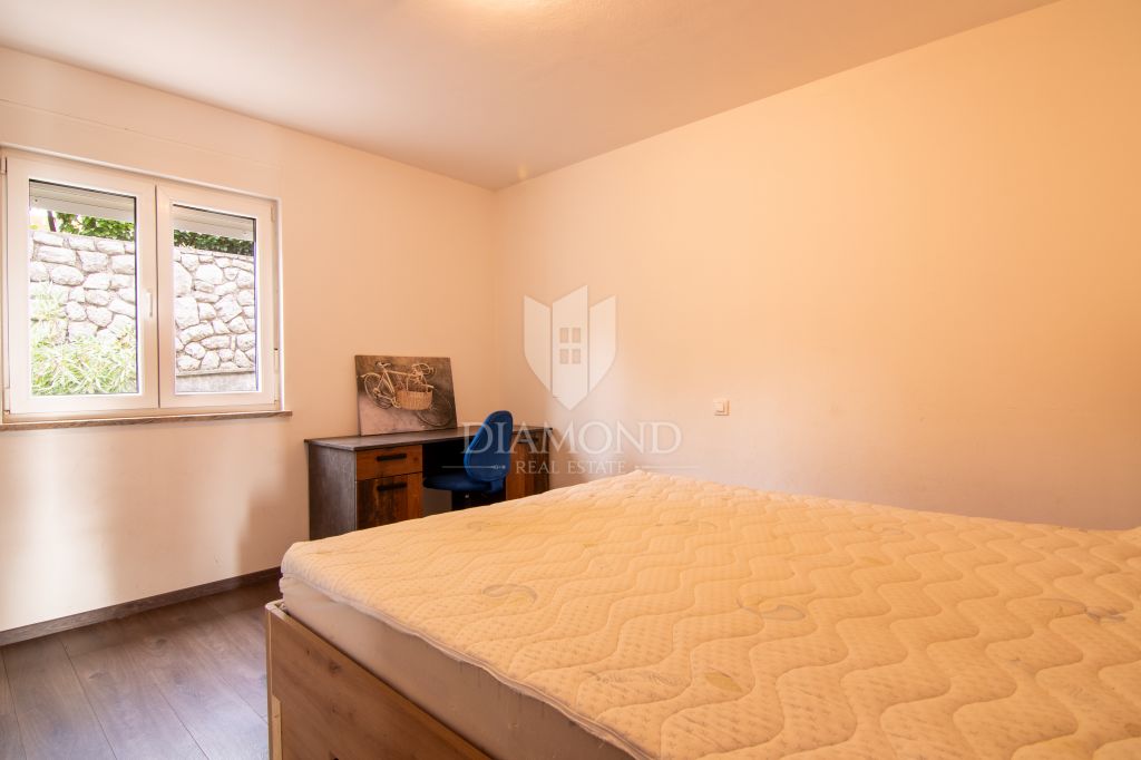 RIJEKA, SRDOČI- PREKRASAN 3S+DB S OKUĆNICOM