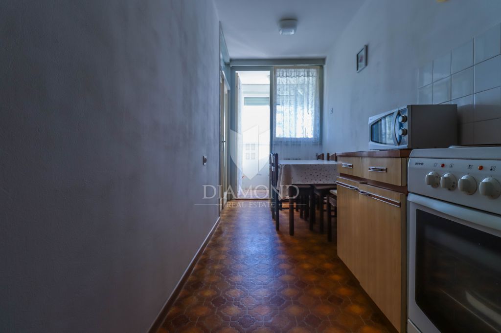 One-bedroom apartment in Ravnice across from Maksimir Park