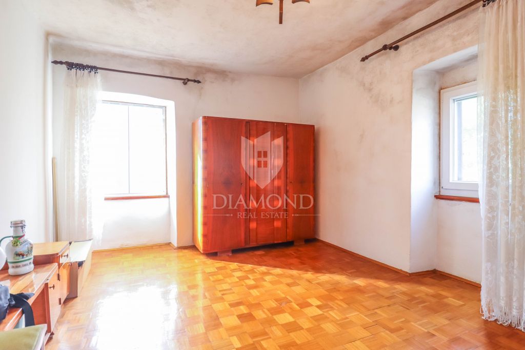 Istrisches Anwesen mit mehreren Geb&auml;uden in der N&auml;he traumhafter Str&auml;nde