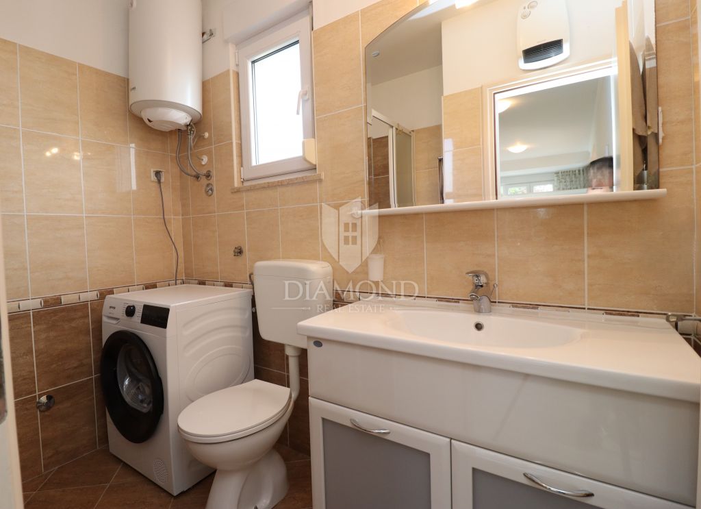 Poreč, Haus mit zwei Wohnungen und Meerblick