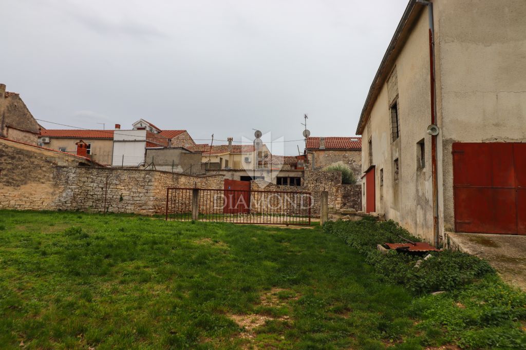 EINZIGARTIGE GELEGENHEIT, Baugrundst&uuml;ck im Zentrum von Vodnjan!