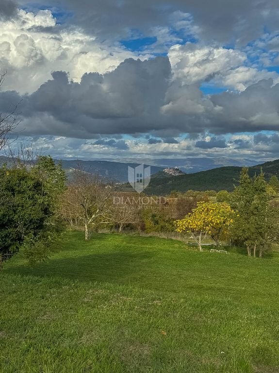 Montona, terreno edificabile ideale per la Vostra casa in Istria!