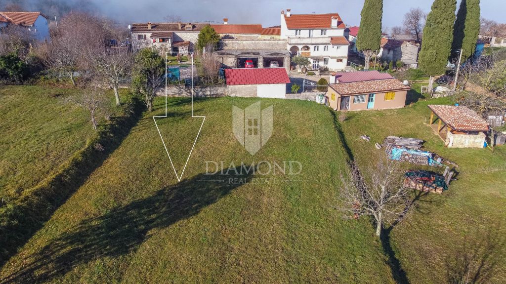 Motovun, okolica, gradbeno zemlji&scaron;če za va&scaron; dom!