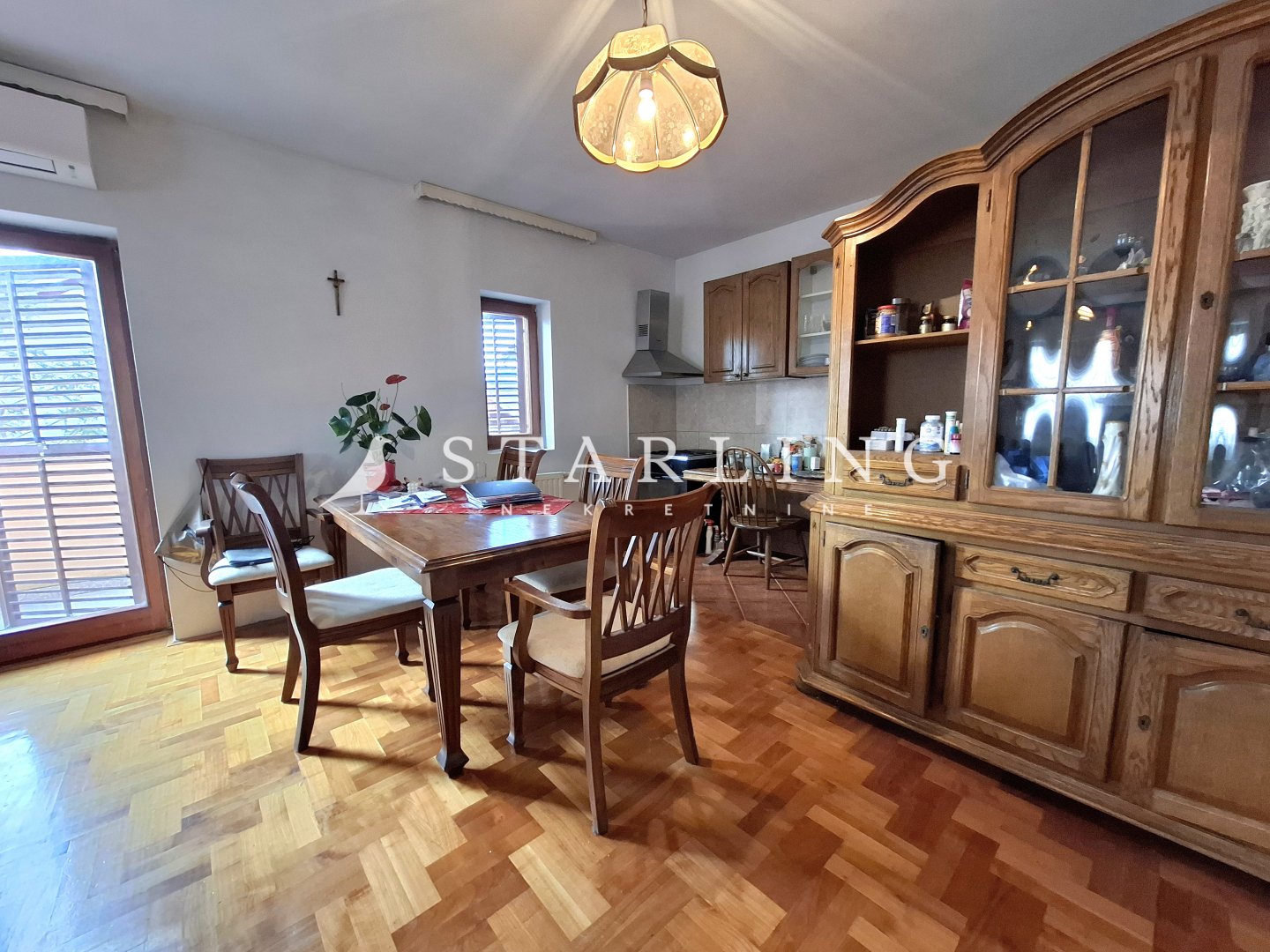 KUĆA + DVORIŠTE, PRODAJA, ZAGREB, GORNJA DUBRAVA, ŽUTI BRIJEG, 300 M2 + 380 M2 DVORIŠTE