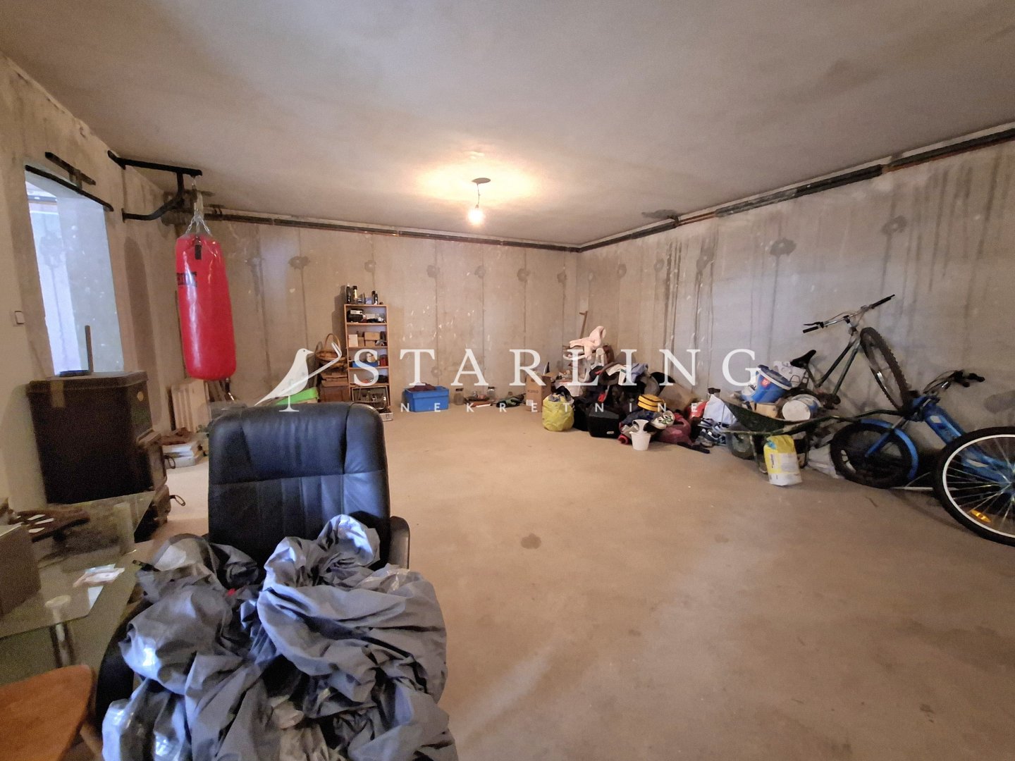 KUĆA + DVORIŠTE, PRODAJA, ZAGREB, GORNJA DUBRAVA, ŽUTI BRIJEG, 300 M2 + 380 M2 DVORIŠTE