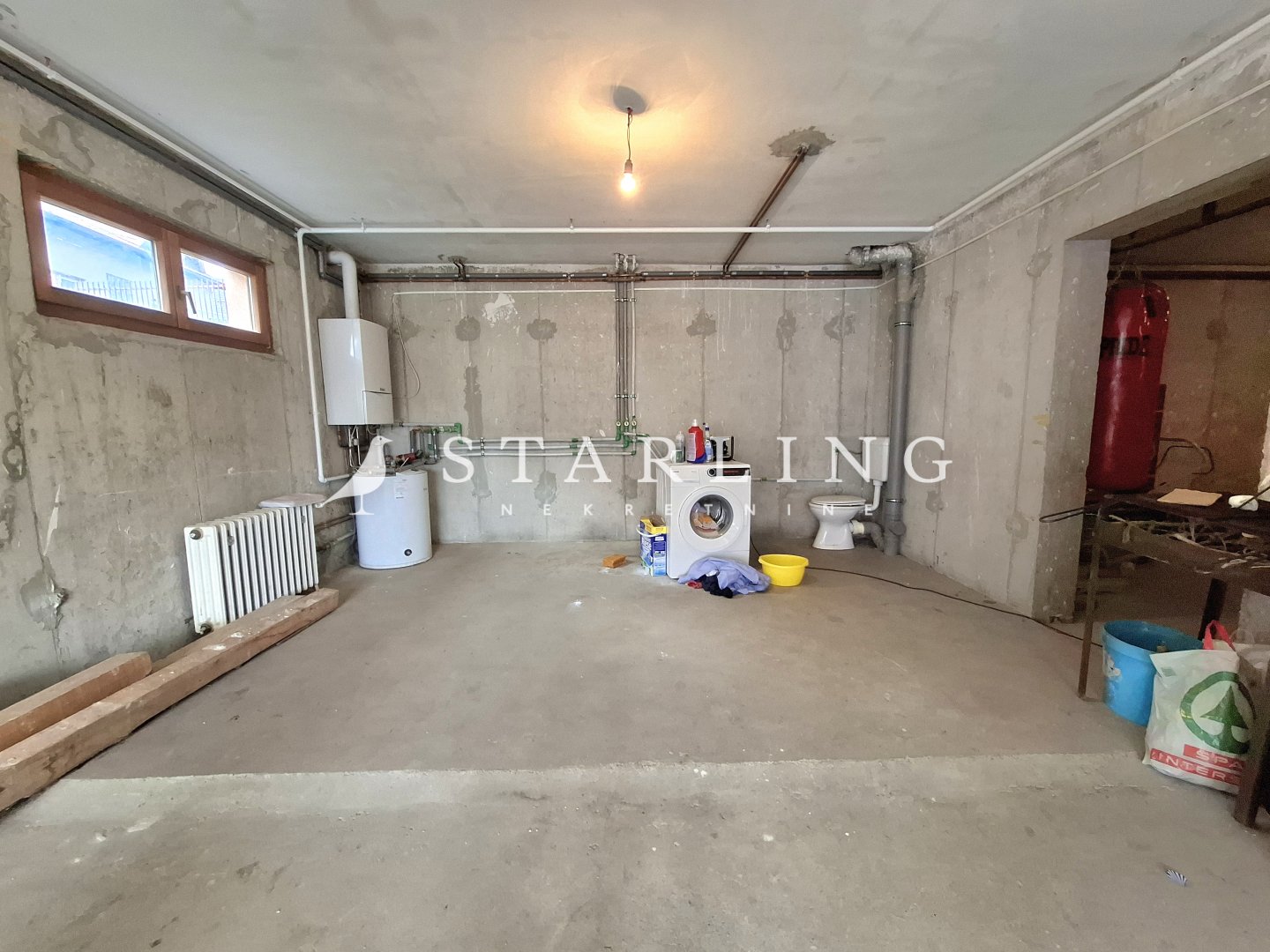 KUĆA + DVORIŠTE, PRODAJA, ZAGREB, GORNJA DUBRAVA, ŽUTI BRIJEG, 300 M2 + 380 M2 DVORIŠTE