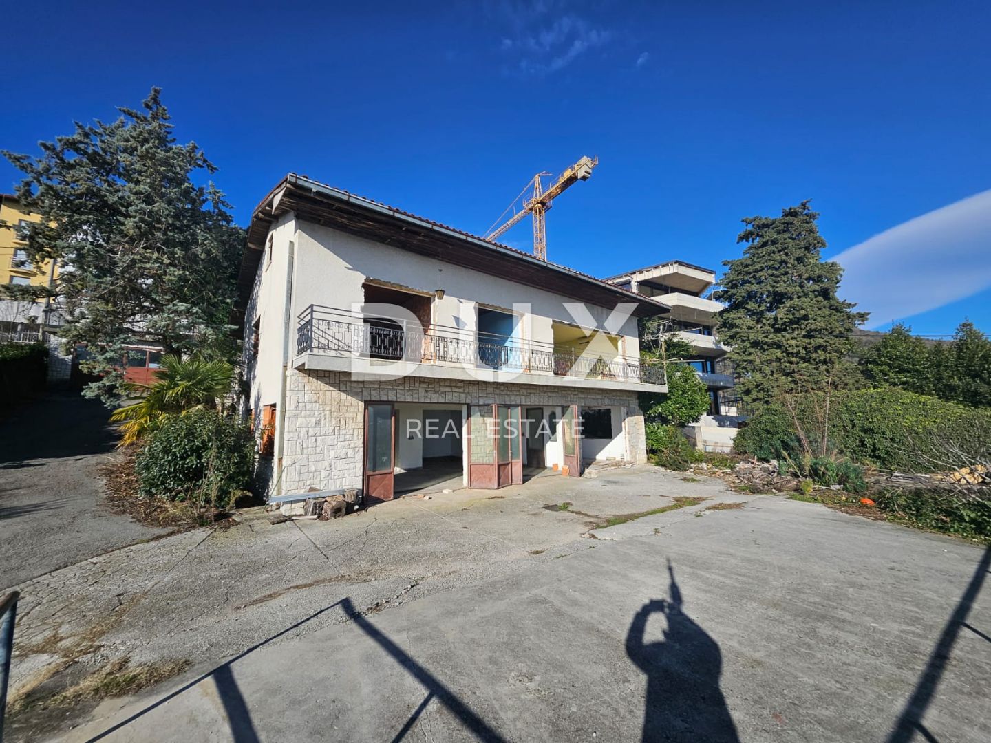 OPATIJA, CENTAR- samostojeća kuća 250m2 s panoramskim pogledom na more + okoliš 740m2