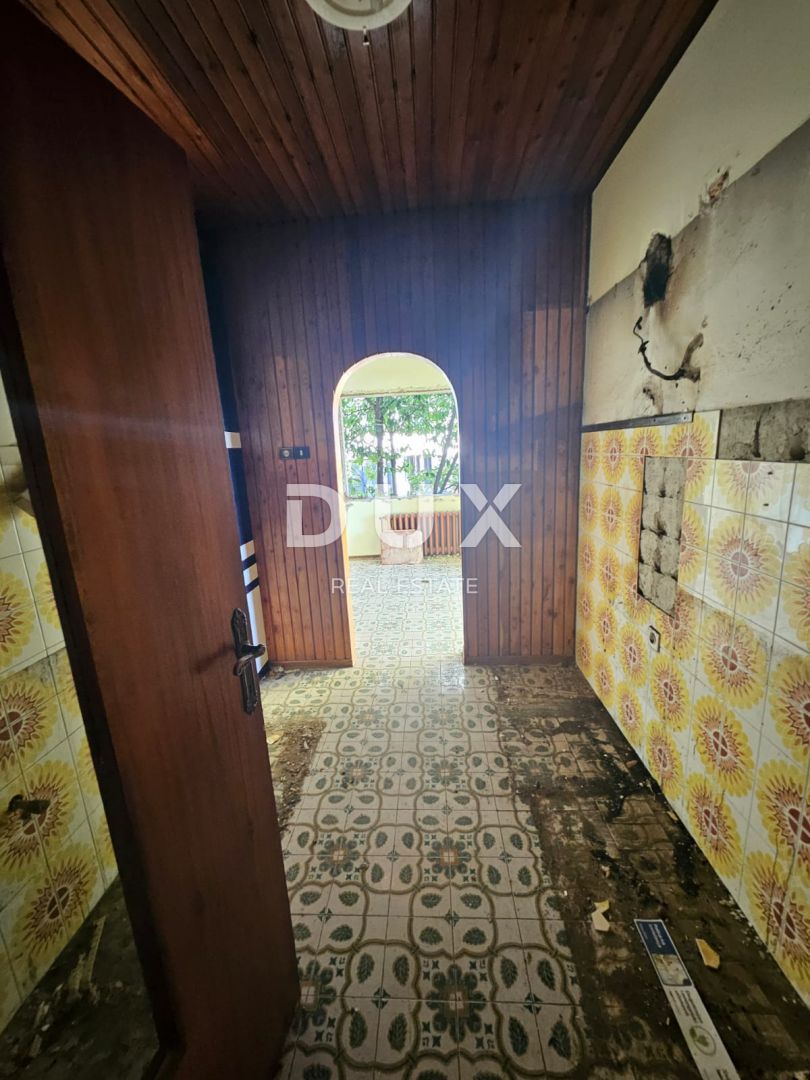 OPATIJA, CENTAR- samostojeća kuća 250m2 s panoramskim pogledom na more + okoliš 740m2