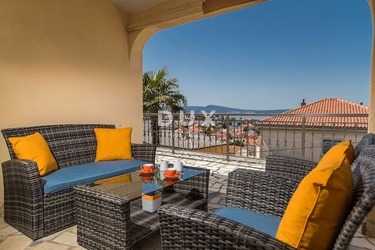 CRIKVENICA, SELCE - trosoban stan s pogledom na more