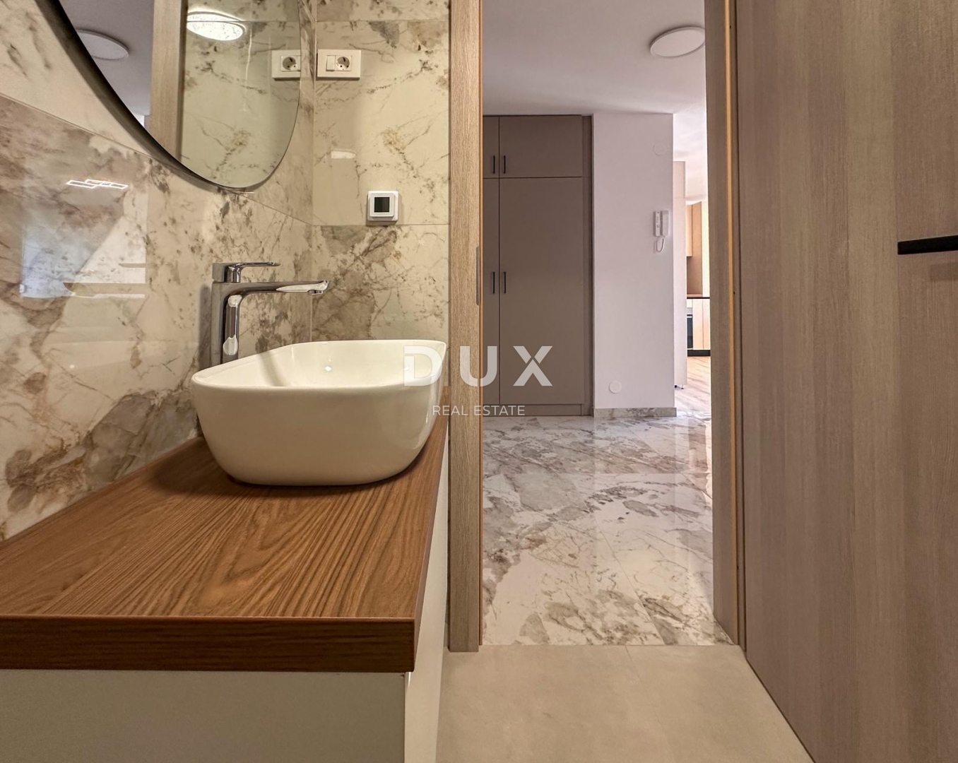 RIJEKA, ZAMET – frisch renovierte 2-Zimmer-Wohnung mit Wohnzimmer, Loggia und Meerblick