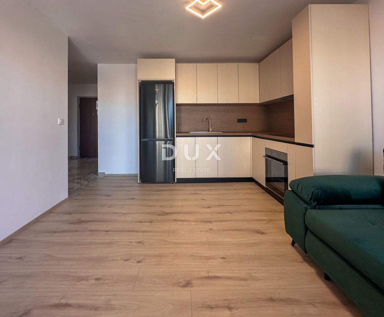 RIJEKA, ZAMET – frisch renovierte 2-Zimmer-Wohnung mit Wohnzimmer, Loggia und Meerblick