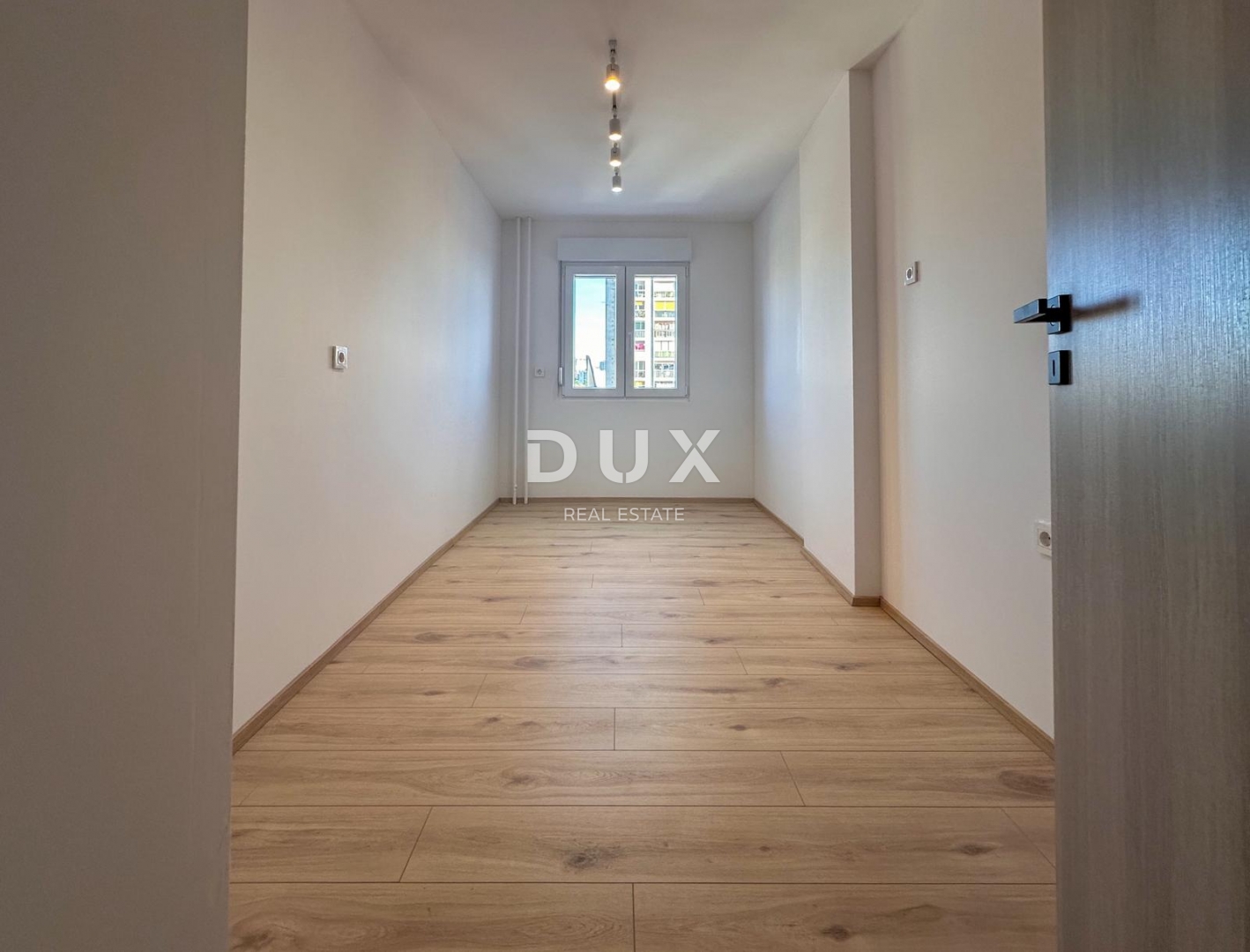 RIJEKA, ZAMET – frisch renovierte 2-Zimmer-Wohnung mit Wohnzimmer, Loggia und Meerblick