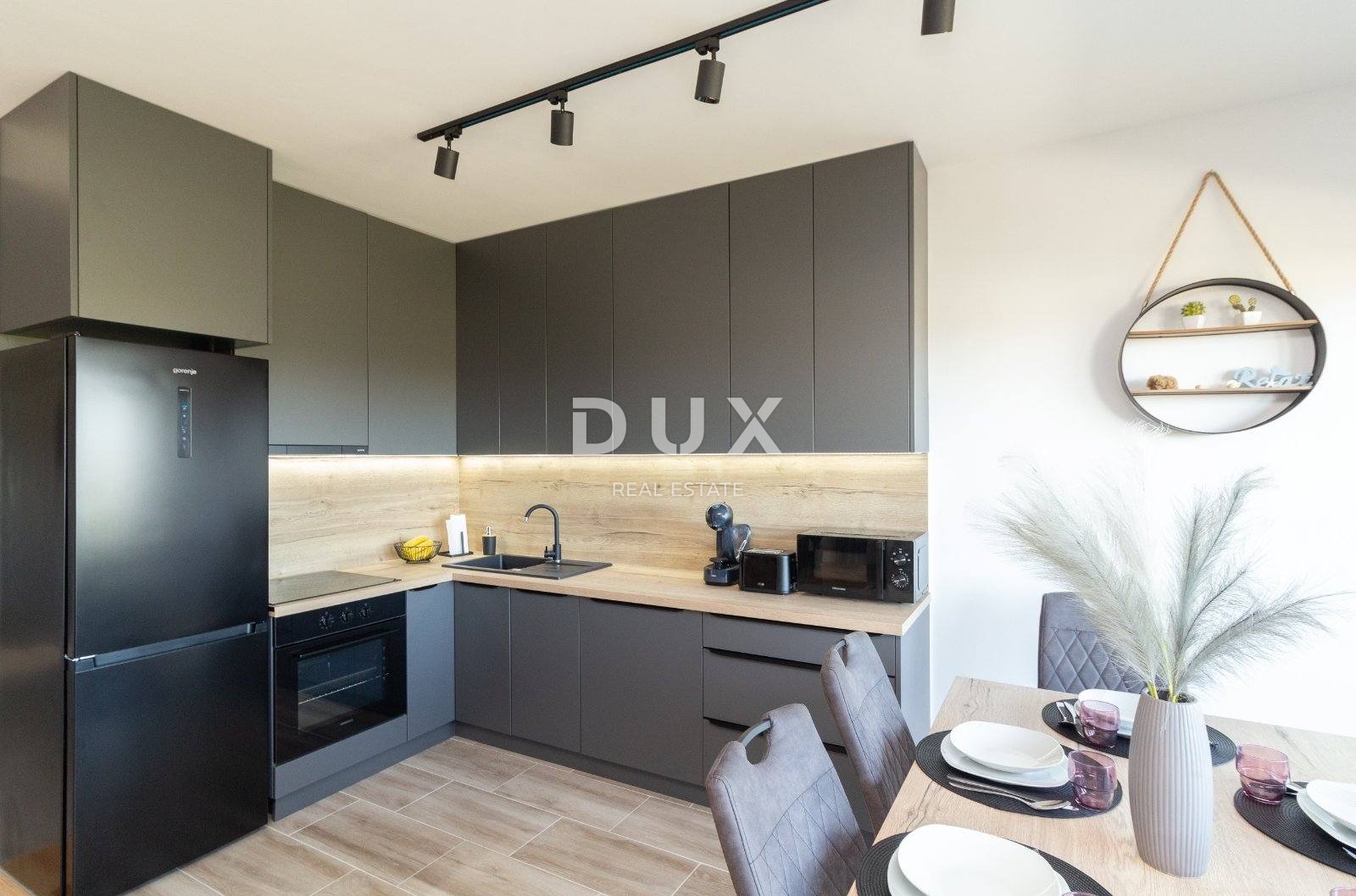 ZADAR, PRIVLAKA - Stan u novogradnji, 300m od mora!