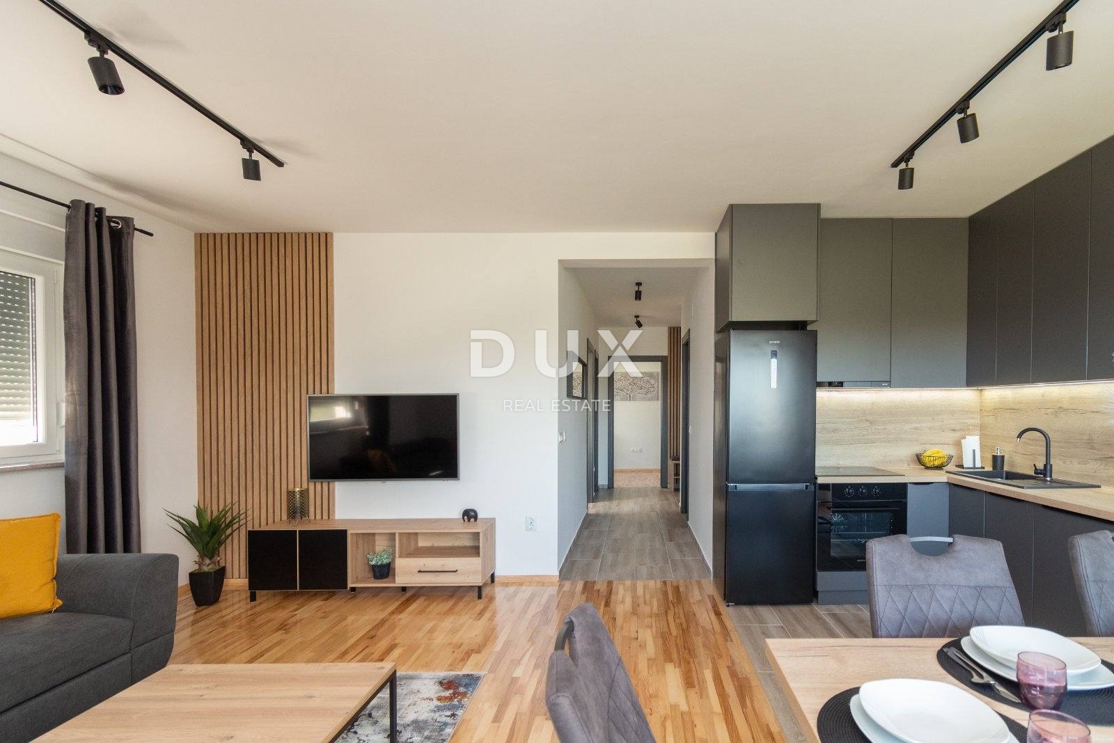 ZADAR, PRIVLAKA - Stan u novogradnji, 300m od mora!