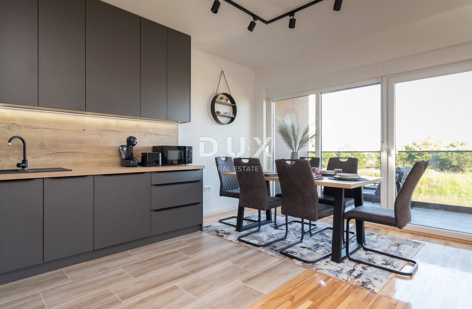 ZADAR, PRIVLAKA - Stan u novogradnji, 300m od mora!