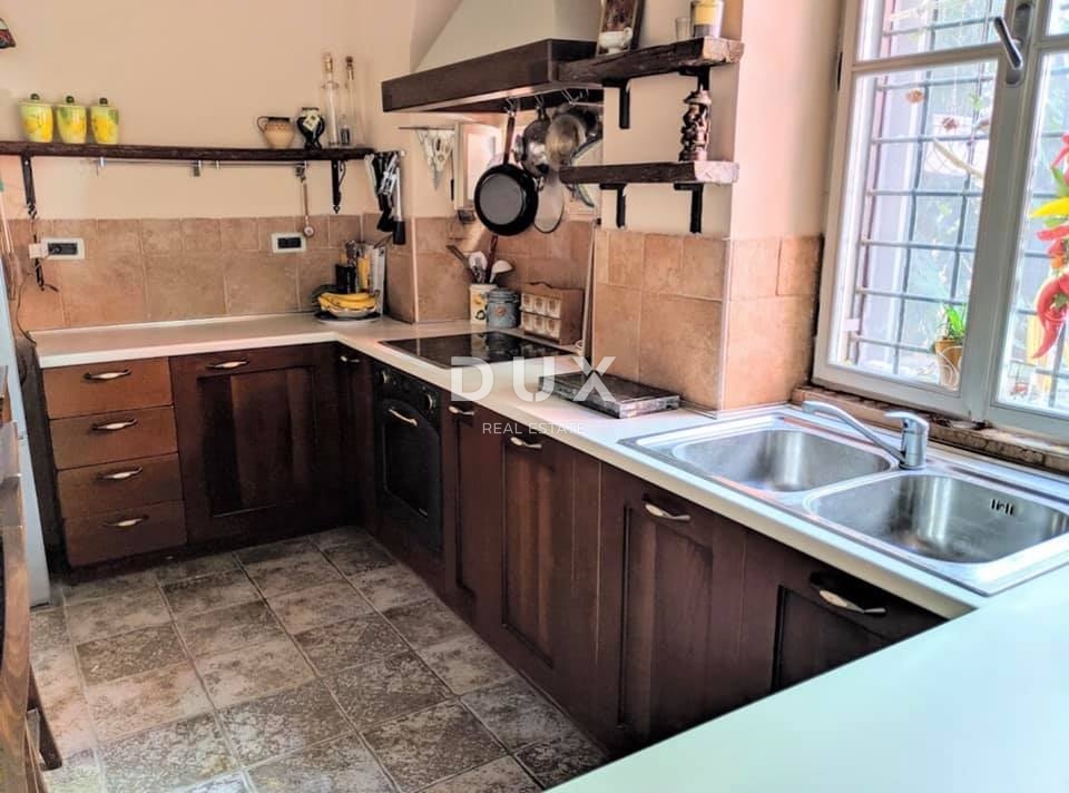 ISTRA, ROVINJ - Kuća sa dvorištem i dvije stabmene jedinice u starom gradu