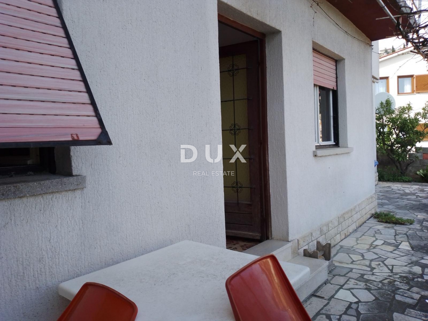 ISTRA, RABAC - Stan za renovaciju s pogledom na more vrtom i garažom!