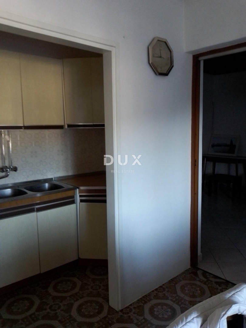 ISTRA, RABAC - Stan za renovaciju s pogledom na more vrtom i garažom!