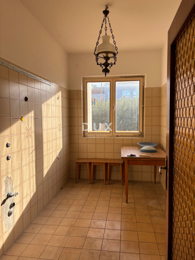 ISTRA, POREČ - Komforan stan sa okućnicom u centru grada!