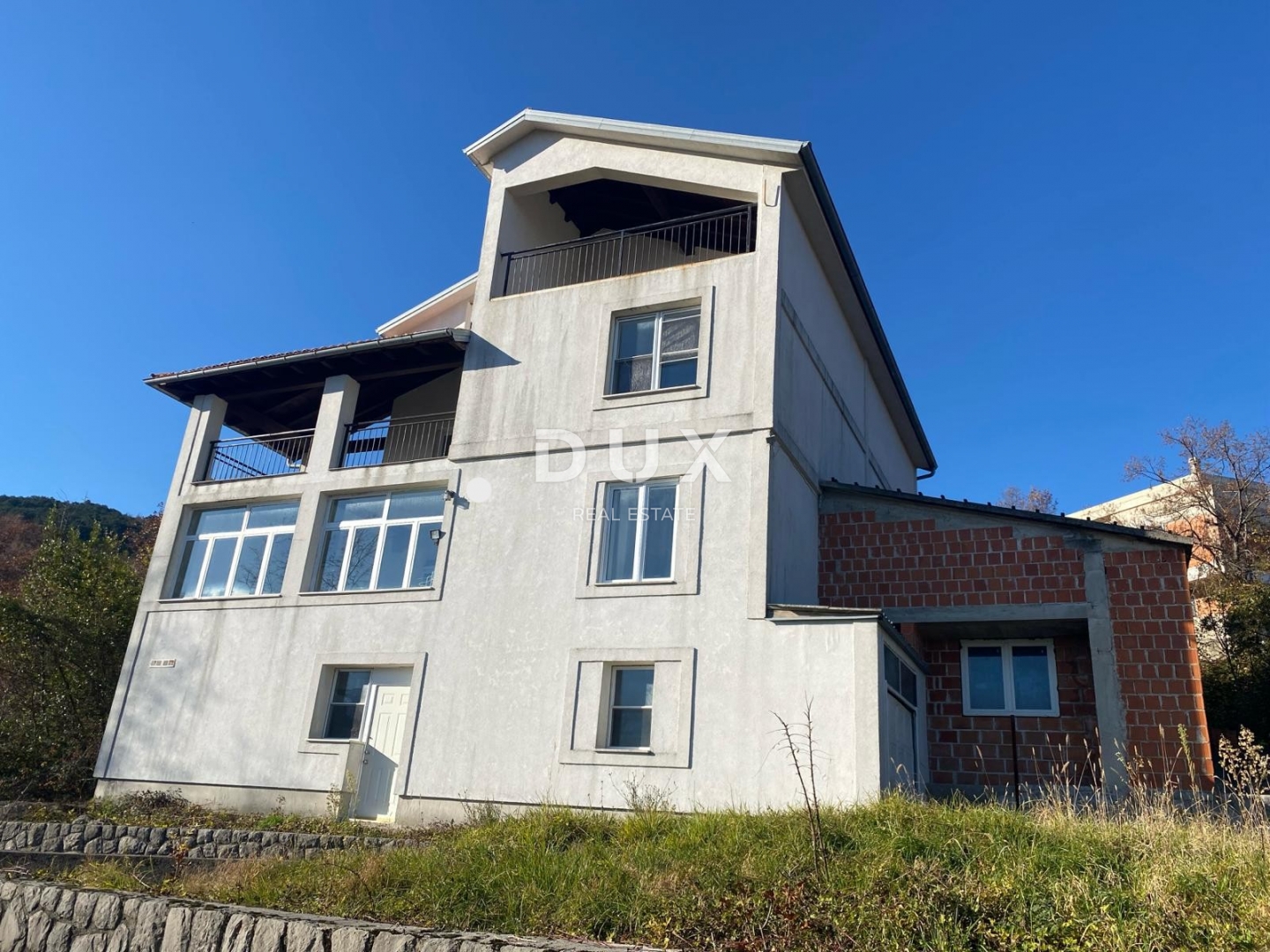 OPATIJA, BREGI – Freistehendes Haus 400 m² + Garten 826 m² + 3 Garagen mit Meerblick! Gelegenheit!