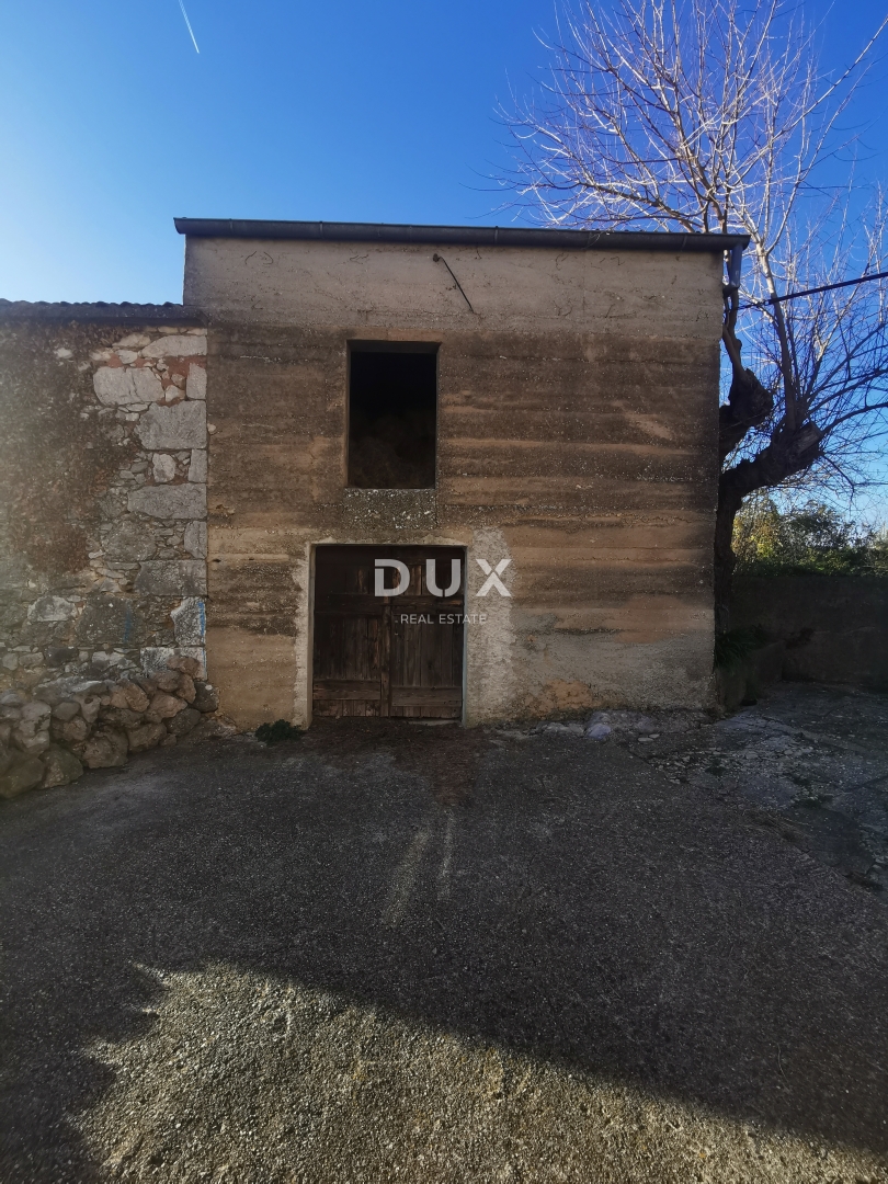 GRAD KRK, VRH - Autentična kamena kuća za obnovu