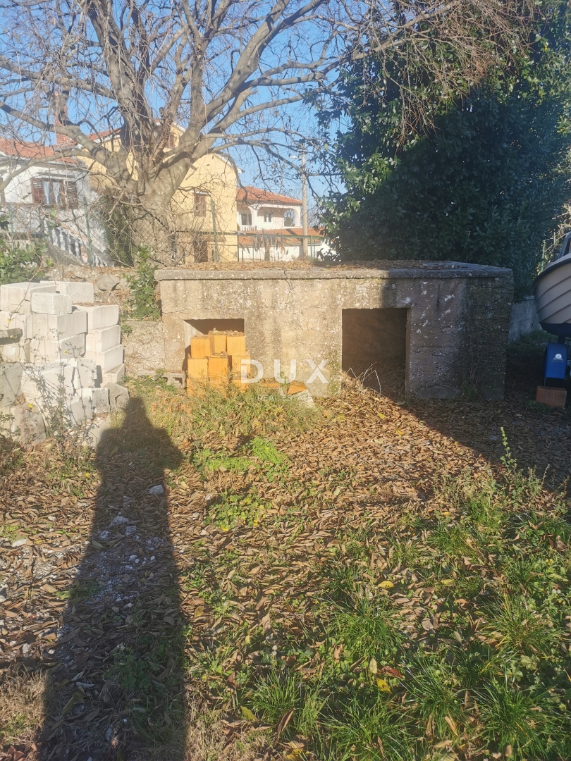 GRAD KRK, VRH - Autentična kamena kuća za obnovu