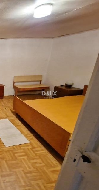 GRAD KRK, VRH - Autentična kamena kuća za obnovu