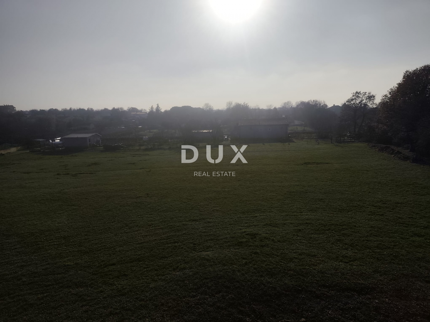 ISTRA, ŠIŠAN - Prostrana roh-bau kuća s velikim građevinskim zemljištem