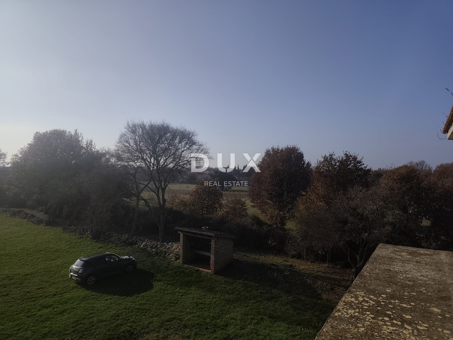 ISTRA, ŠIŠAN - Prostrana roh-bau kuća s velikim građevinskim zemljištem