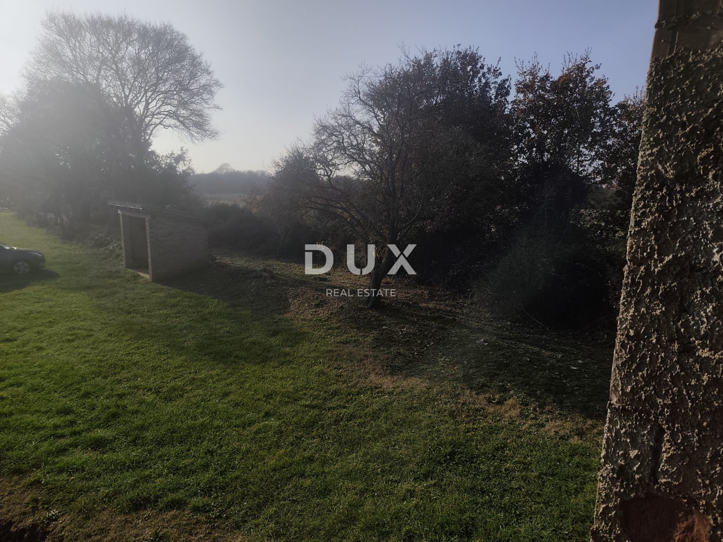 ISTRA, ŠIŠAN - Prostrana roh-bau kuća s velikim građevinskim zemljištem