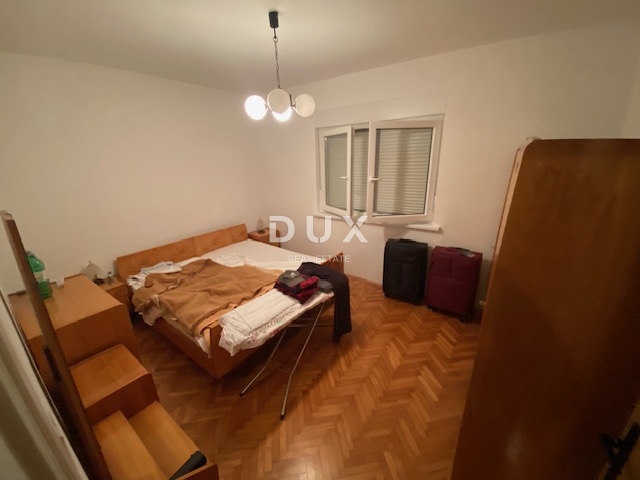 RIJEKA, DRAŽICE, CENTAR - samostojeća kuća sa dva odvojena stana na odličnoj lokaciji + 2.200 m2 GRAĐEVINSKOG ZEMLJIŠTA! PRILIKA!