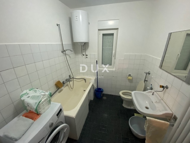 RIJEKA, DRAŽICE, CENTAR - samostojeća kuća sa dva odvojena stana na odličnoj lokaciji + 2.200 m2 GRAĐEVINSKOG ZEMLJIŠTA! PRILIKA!