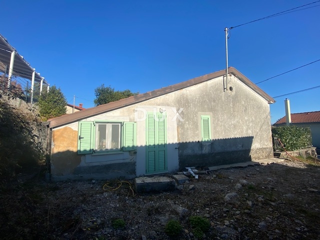 OPATIJA, MATULJI, CENTAR - samostojeća kuća + okućnica na odličnoj lokaciji! PRILIKA!