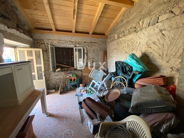 RIJEKA, VIŠKOVO - house and outbuilding + yard with sea view! OPPORTUNITY!