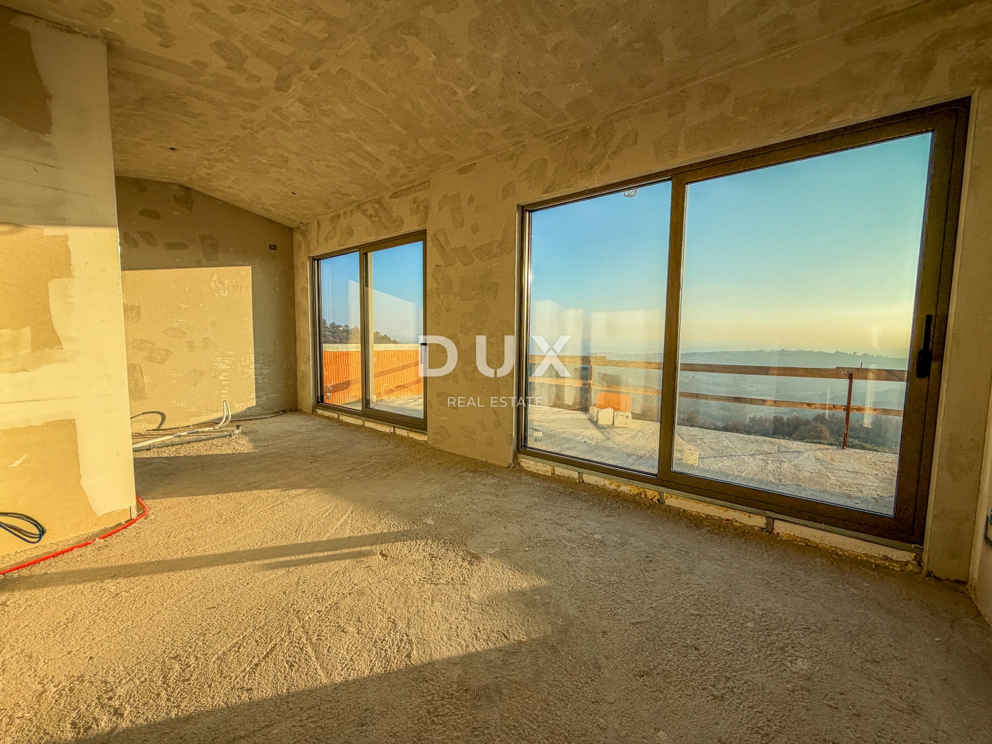 ISTRA, KRASICA - moderna samostojeća vila s bazenom s panoramskim pogledom i garažom