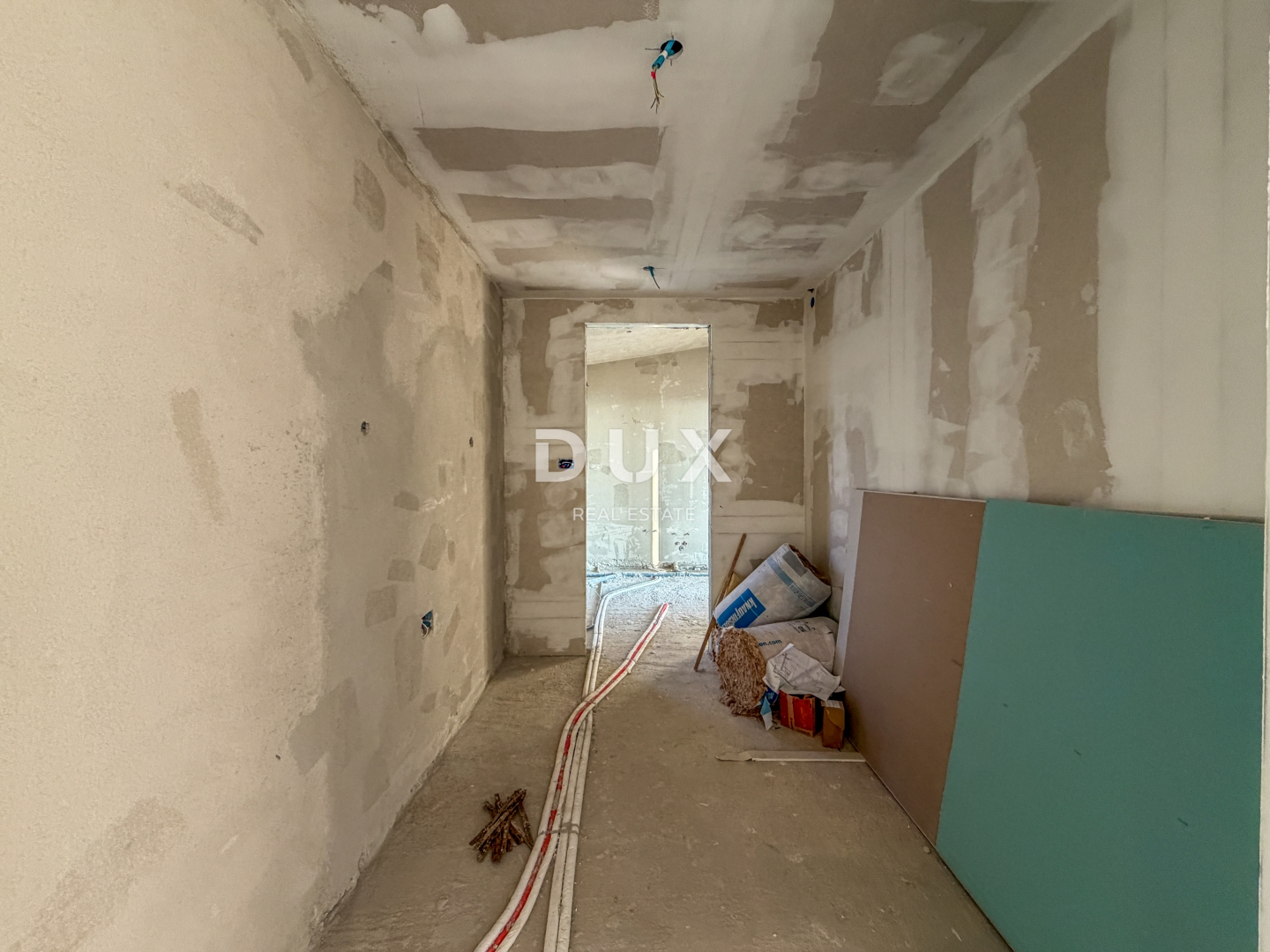 ISTRA, KRASICA - moderna samostojeća vila s bazenom s panoramskim pogledom i garažom