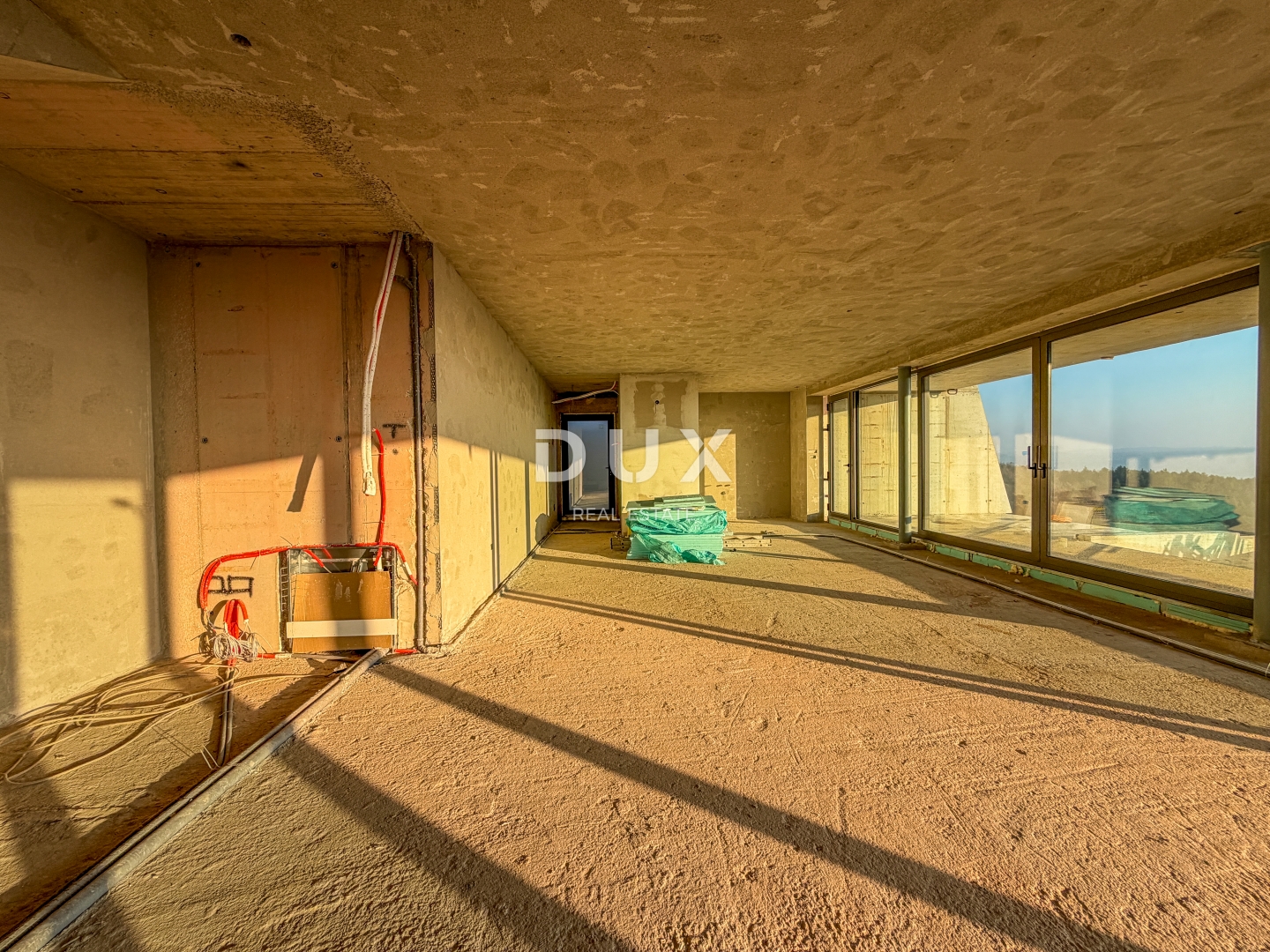 ISTRA, KRASICA - moderna samostojeća vila s bazenom s panoramskim pogledom i garažom