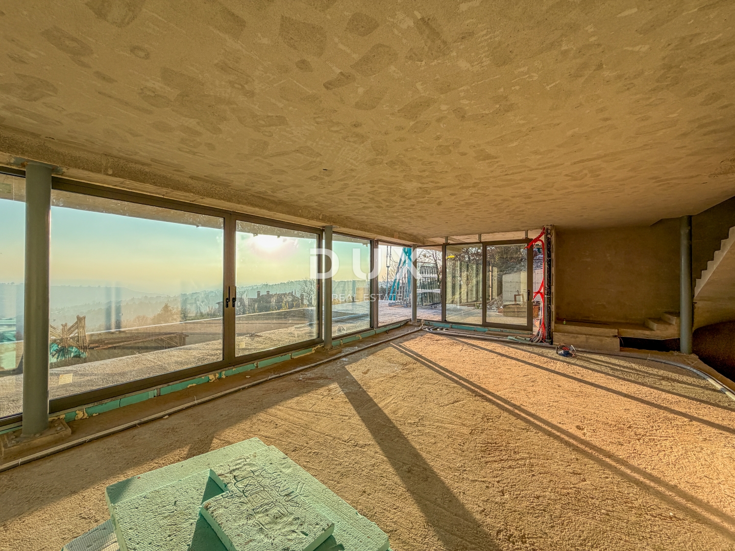 ISTRA, KRASICA - moderna samostojeća vila s bazenom s panoramskim pogledom i garažom