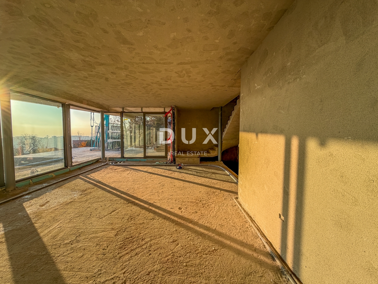 ISTRA, KRASICA - moderna samostojeća vila s bazenom s panoramskim pogledom i garažom