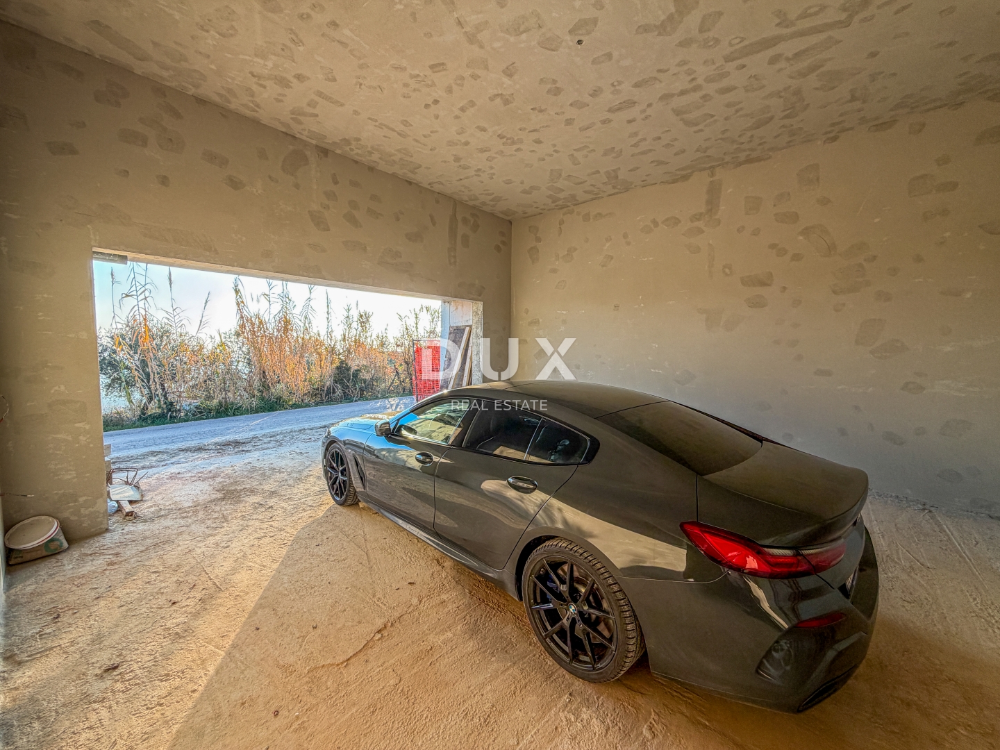 ISTRA, KRASICA - moderna samostojeća vila s bazenom s panoramskim pogledom i garažom