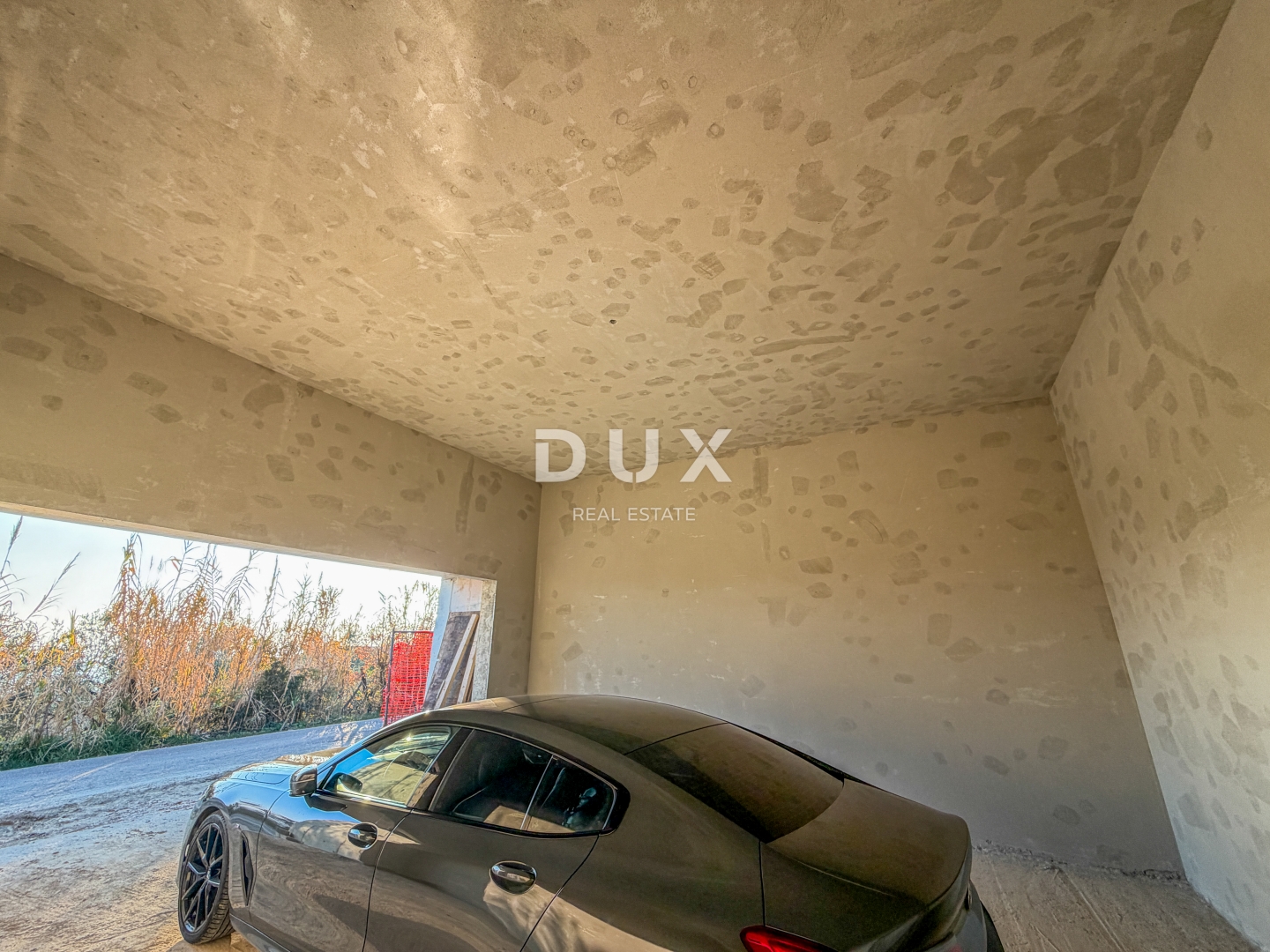 ISTRA, KRASICA - moderna samostojeća vila s bazenom s panoramskim pogledom i garažom