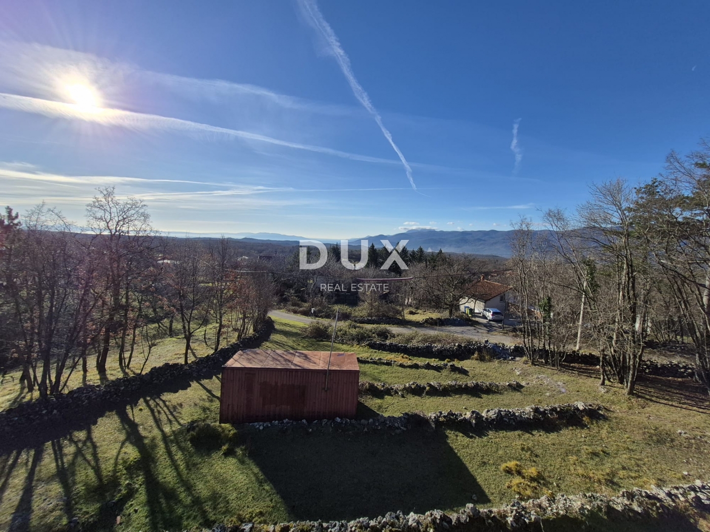 KLANA, ŠKALNICA - Građevinsko zemljište na prelijepoj lokaciji. Pogled na more!