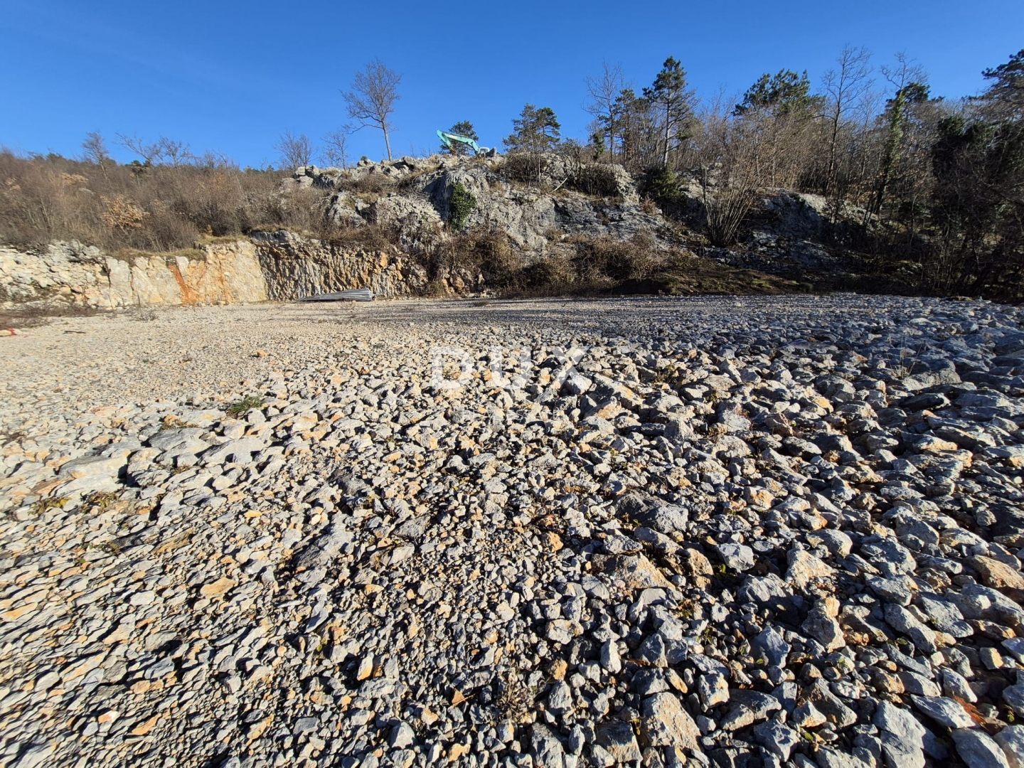 KLANA, ŠKALNICA - Građevinsko zemljište na prelijepoj lokaciji. Pogled na more!