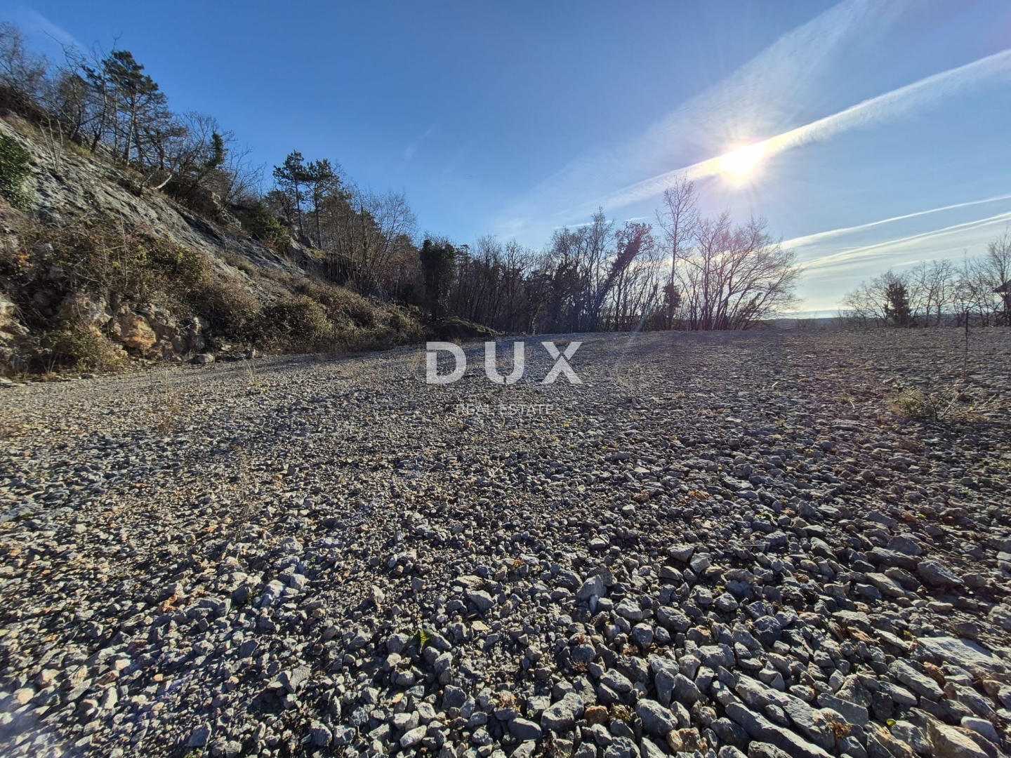 KLANA, ŠKALNICA - Građevinsko zemljište na prelijepoj lokaciji. Pogled na more!