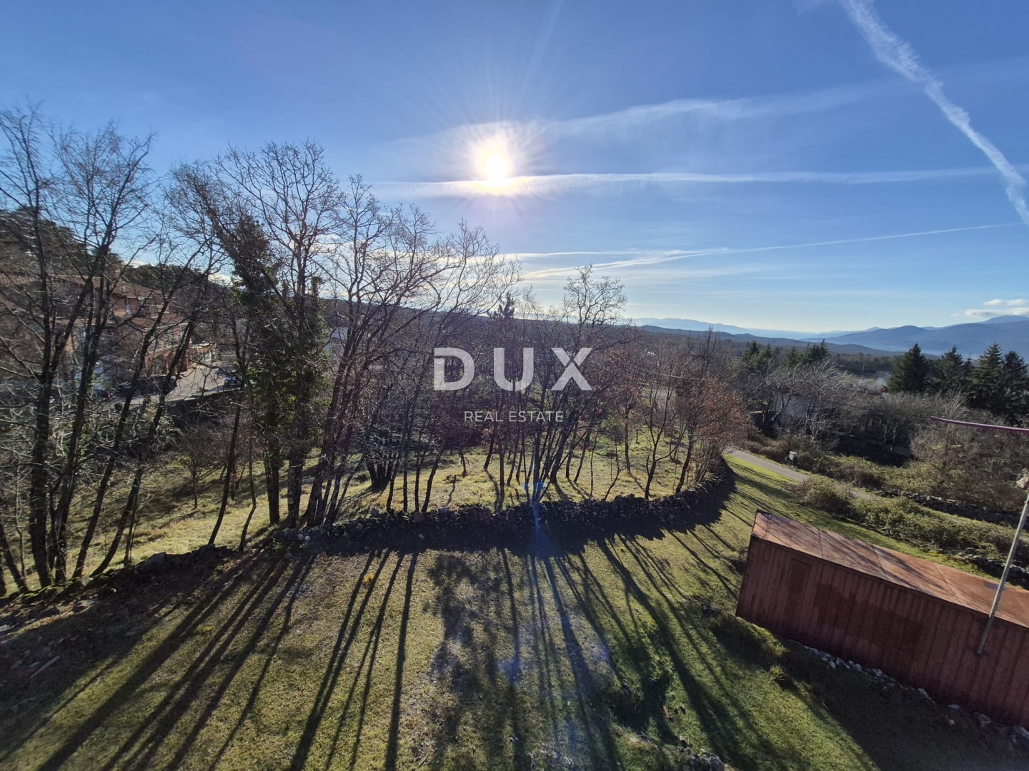 KLANA, ŠKALNICA - Građevinsko zemljište na prelijepoj lokaciji. Pogled na more!