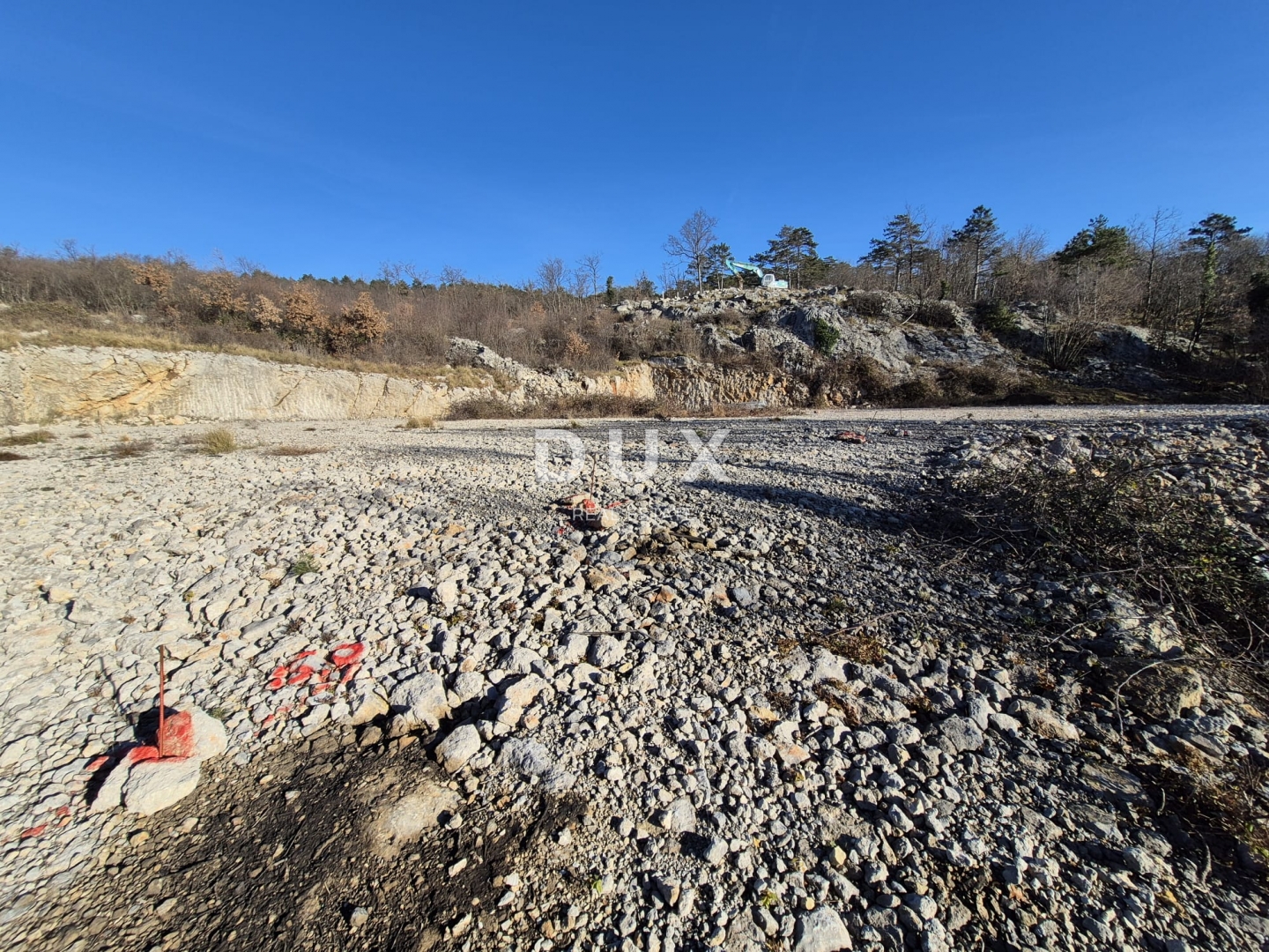 KLANA, ŠKALNICA - Građevinsko zemljište s pogledom na more. PRILIKA ZA INVESTICIJU!