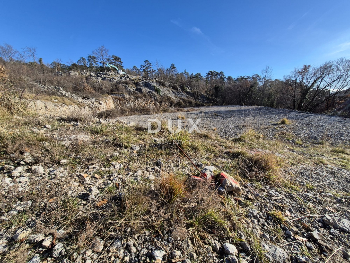 KLANA, ŠKALNICA - Građevinsko zemljište s pogledom na more. PRILIKA ZA INVESTICIJU!